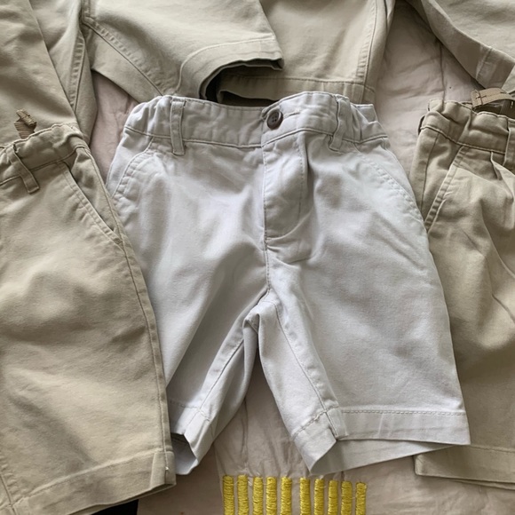 Lot of 6 Old Navy Khaki Shorts - Picture 2 of 4